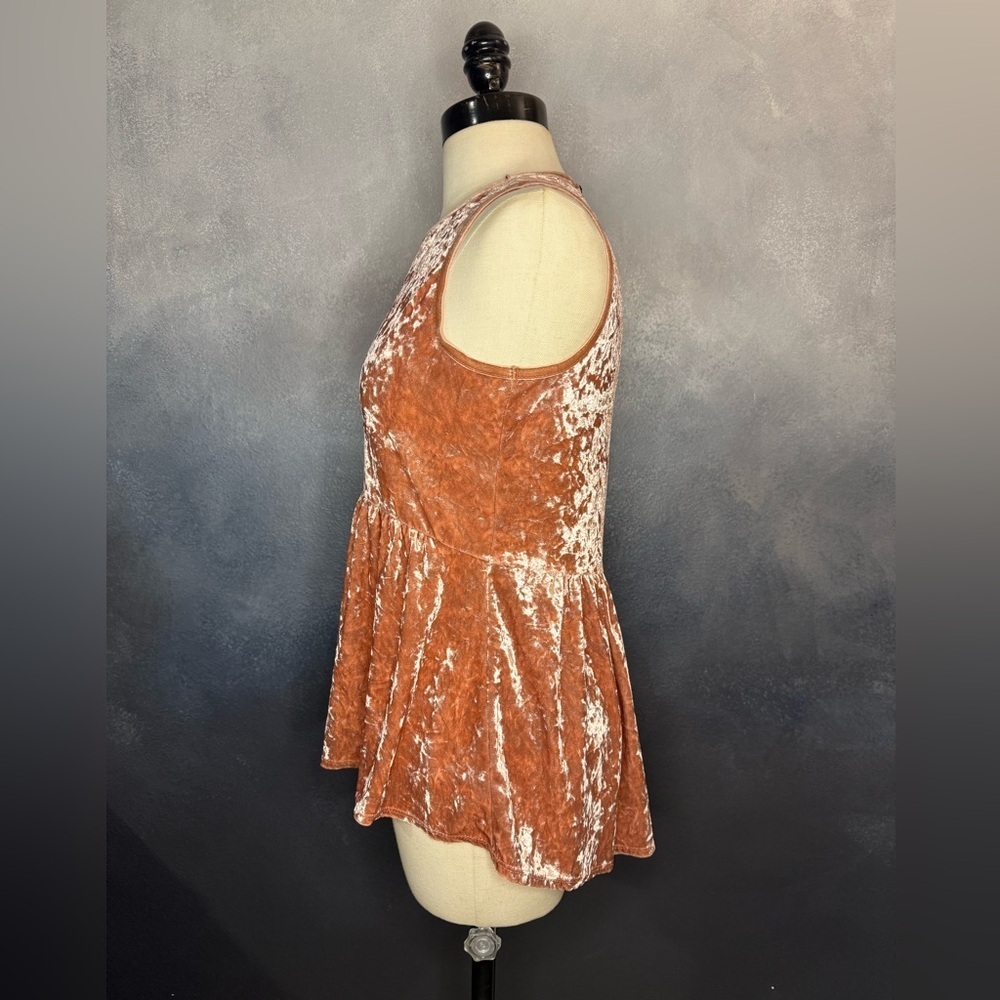 Knox Rose Crushed Pink Velvet Sleeveless Top - Picture 6 of 10